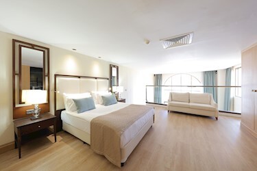 Platinum Duplex Suite with Pool