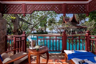 Lagoon Pool Access with Bathtub