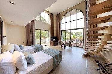 Duplex Family Room Executive