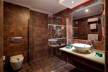 Select Senior Suite